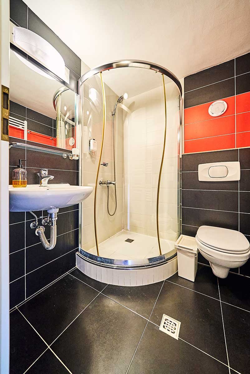 Room-3---Bathtoom-02