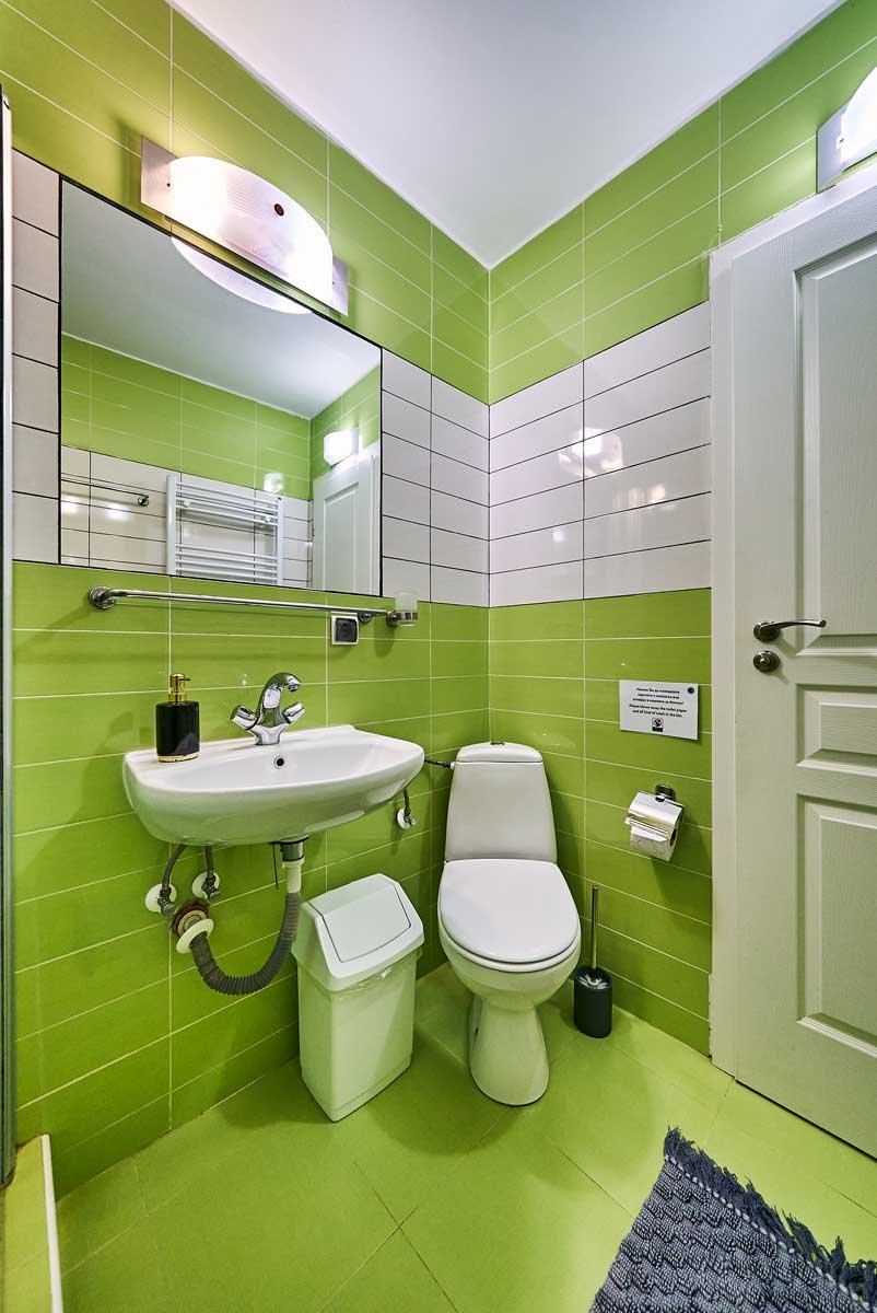 Room-5---Bathroom-02